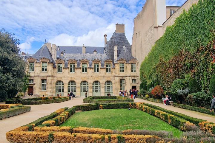 Palacio de Sully en Le Marais. Foto - chessyca en Unsplash