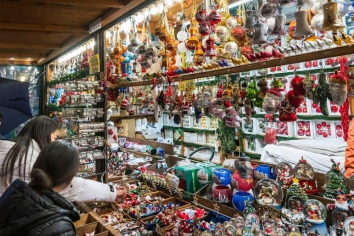 3. Negocio en el Tianguis de la Esfera. Foto - ADN 40