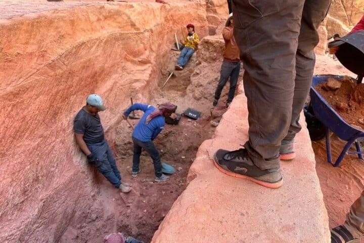 3. Excavación de tumbas en El Tesoro, 2024. Foto - BBC