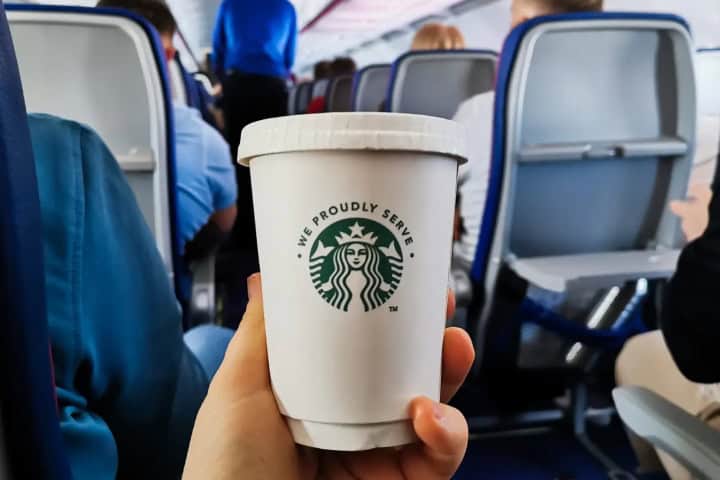 1. Starbucks llega abordo de Delta. Foto - Business Insider