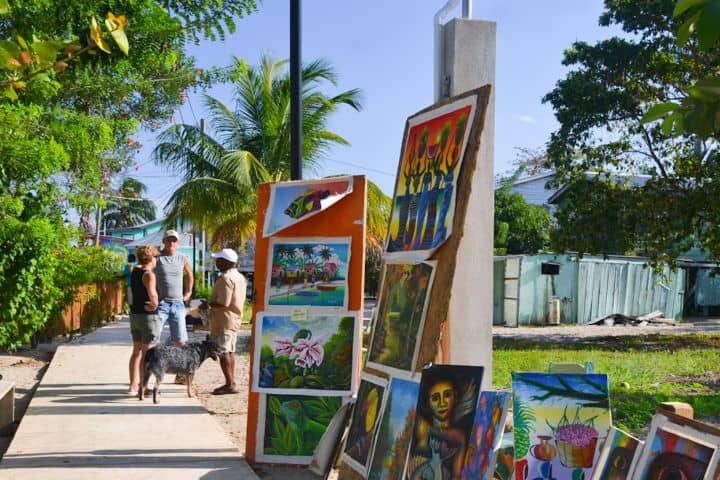 12. Placencia Sidewalk Art. Foto - My Beautiful Belize