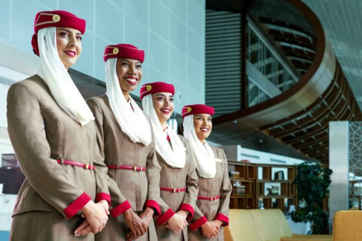 2. Nuevo uniforme para damas del personal elite de Emirates. Foto - Emirates