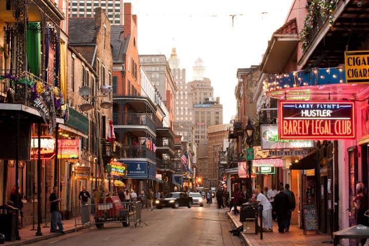 2. Bourbon Street es una de las calles con más valor histórico de Nueva Orleans. Foto - Chris Litherland