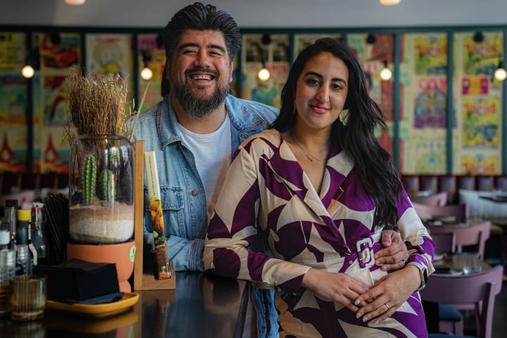 3. Sophia Akbar y Paul Iglesias. Foto - San Francisco Chronicle