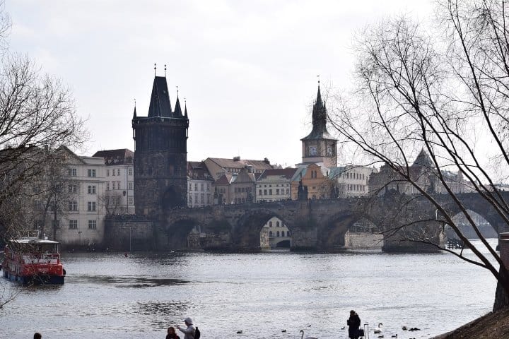 4. Puente de Carlos en Praga. Foto - Matthew Waring (Unsplash)