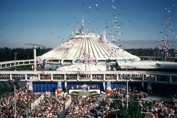 4. Inauguración del Space Mountain. Foto - Disney Fans