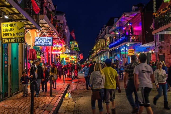 4. Bourbon Street por la noche. Foto - Fine Art America