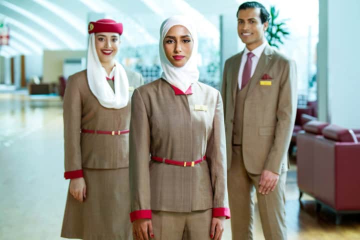 5. Las tres variaciones de los nuevos uniformes de Emirates. Foto Emirates