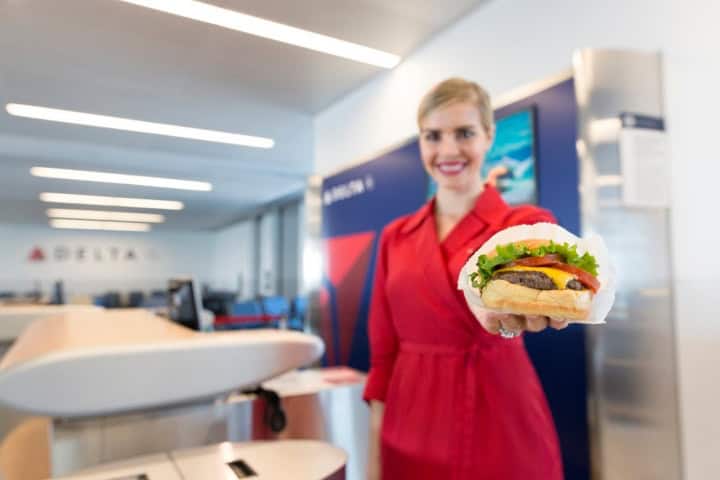 5. Colaboración entre Delta Air Lines y Shake Shack. Foto - View from the Wing