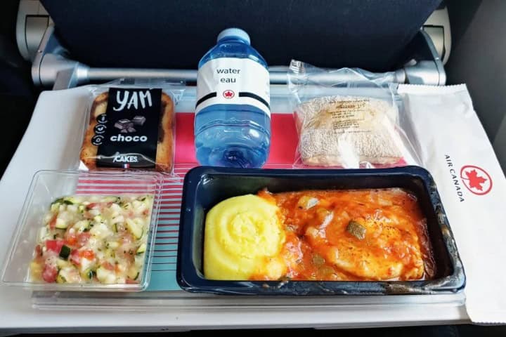 5. La comida de Air Canada cuenta con las mejores opciones nutritivas a bordo. Foto - Inflight Feed