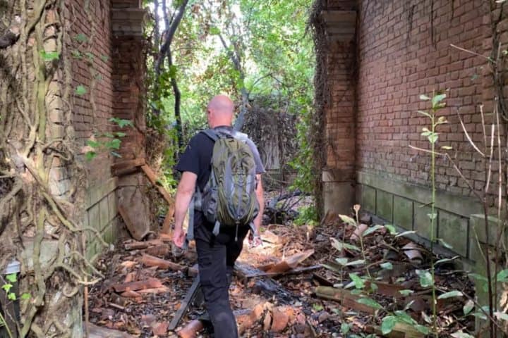 8. En el 2020, los exploradores ingleses del canal Finders Beepers History Seekers visitaron la Isla Poveglia. Foto - Los Andes