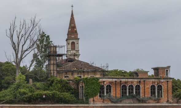 PORTADA ISLA POVEGLIA