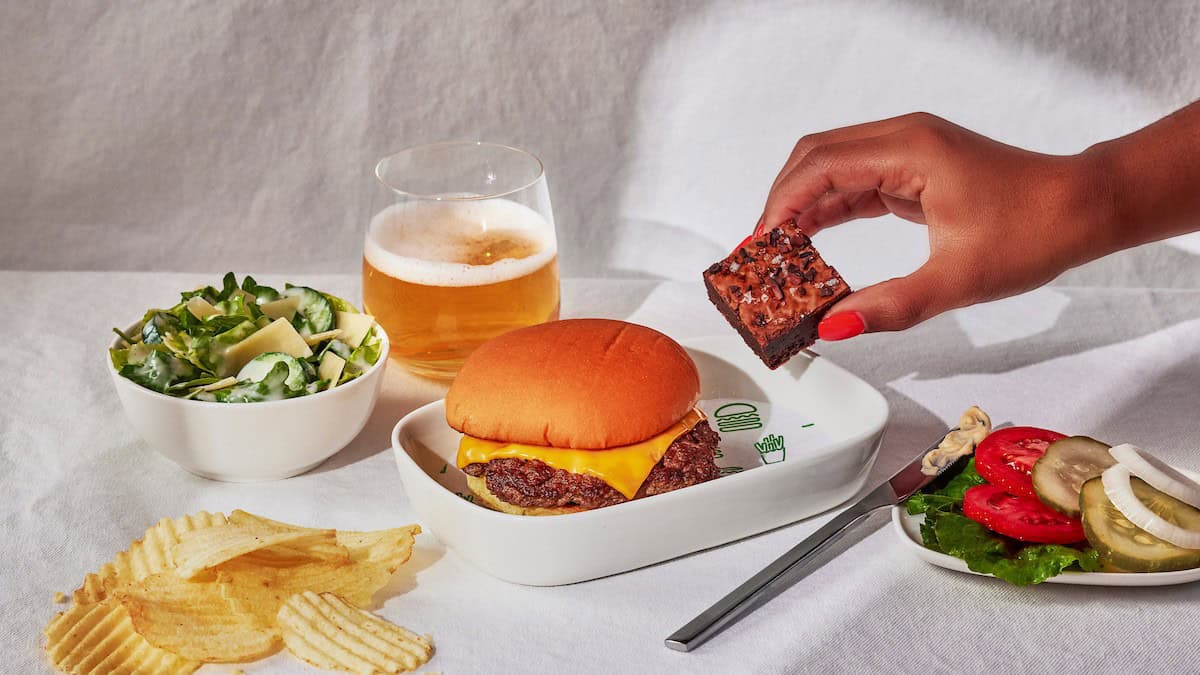 PORTADA SHAKE SHACK Y DELTA