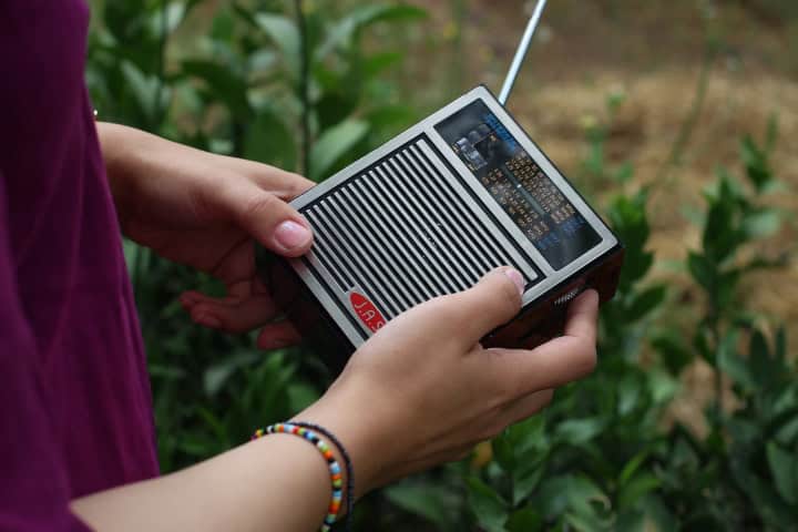 1. Radio. Foto - Israa Ali (Unsplash)