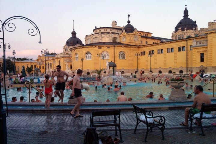 1. Balneario Széchenyi.  Foto - Cómete el Mundo