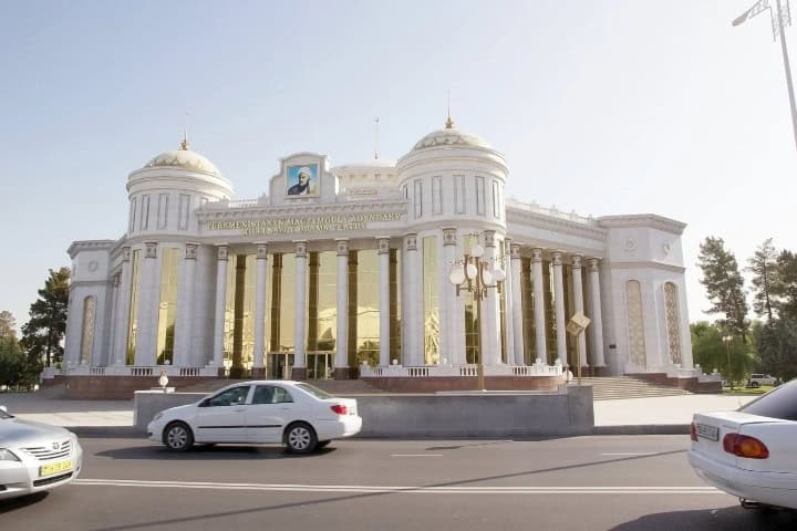 10. Teatro Nacional de Drama Musical en Asjabad. Foto - Gizmodo