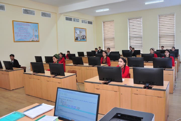 12. Educación digital en Turkmenistán, sin uso de internet. Foto - Escuela Secundaria Mary Nebitgaz Ohom en Turkmenistán