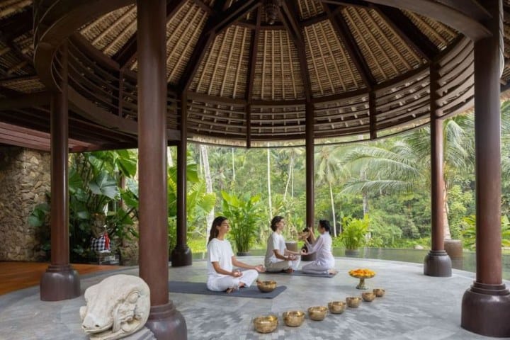 14. Clases de meditación en el Hotel Mandapa en Beli. Foto - Nota de Prensa