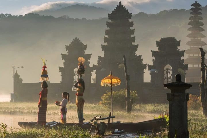 2. Ceremonio en Lake Tamblingan, Labi. Foto - Garyhooper