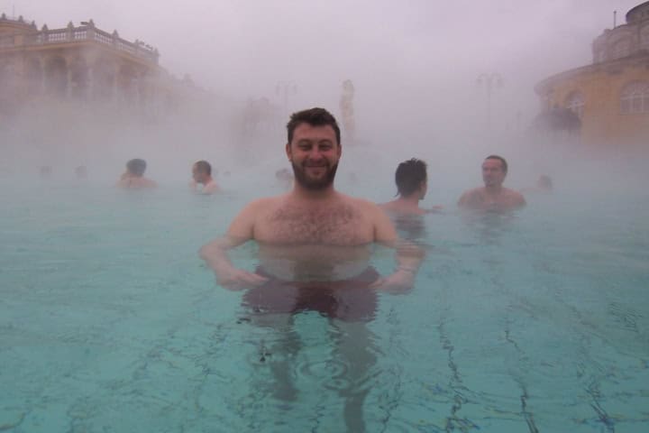 2. Persona en balneario de Budapest. Foto - Pedro García (Flickr)