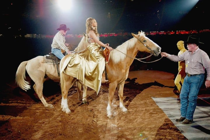 2. Beyoncé en el Houston Livestock Show and Rodeo, 2004. Foto - CBS Austin