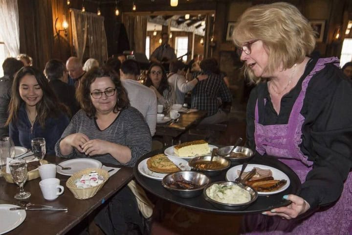 3. Servicio en cabaña de azúcar en Quebec. Foto - Montreal Gazette