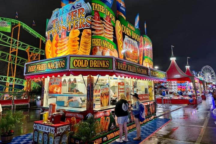 3. Puesto de comida en el Houston Livestock . Foto - Mocha Man Style