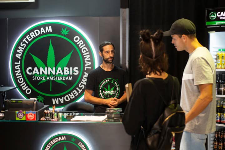 4. Cannabis Store. Foto - LaMarinaAlta.com