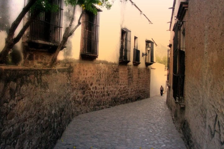 5. Callejón del Beso... un espacio de leyendas. Foto - Roberto O (Flickr)