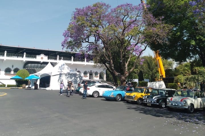 5. Estacionamiento del restaurante de Campo Marte. Foto - Salón Campo Marte Polanco (Facebook)