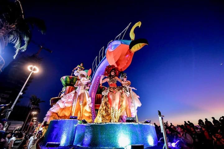 5. Carro alegórico del carnaval. Foto - Noro