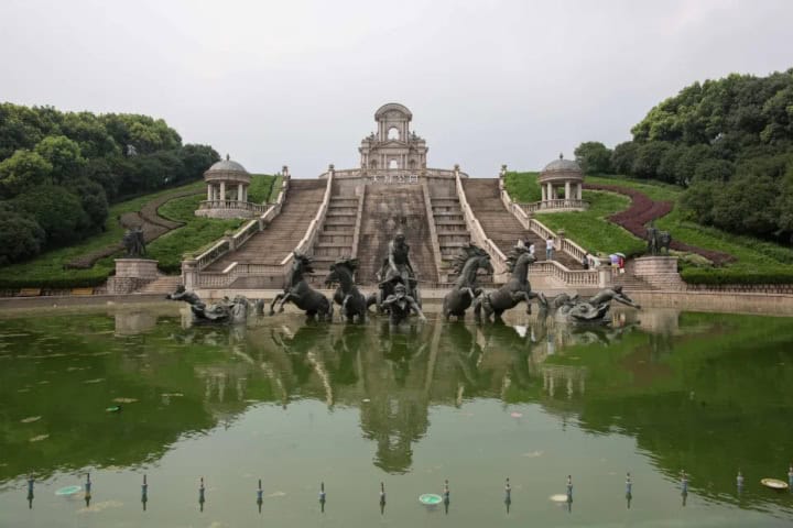 5. Replica diminuta del Palacio de Versalles. Foto - TresB (Yahoo News)