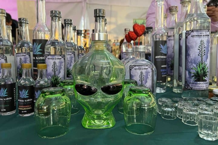 6. Venta de mezcal en el Festival Amor y Mezcal. Foto - Afán Creativo (Facebook)