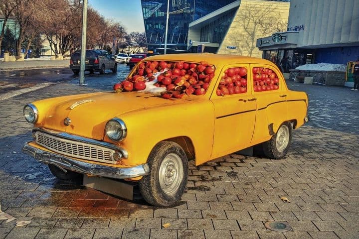 6. Automóvil de manzanas en Almaty. Foto - Tiempo.com