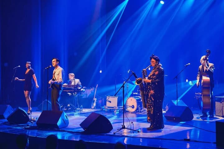 8. Nick Waterhouse en el Festival Jazz et Blues de Saguenay, 2024. Foto - jazzetbluessaguenay (Instagram)