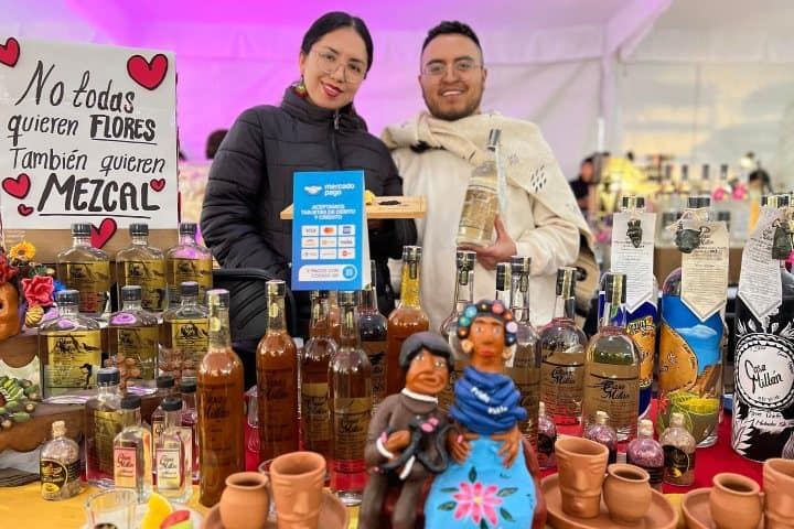 8. Venta de mezcal en el Festival Amor y Mezcal. Foto - Afán Creativo (Facebook)