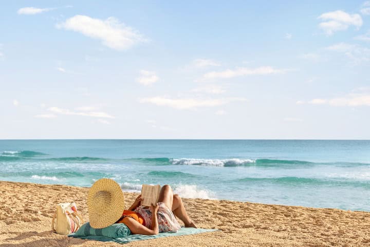 9. Mujer en la playa. Foto - Hilton