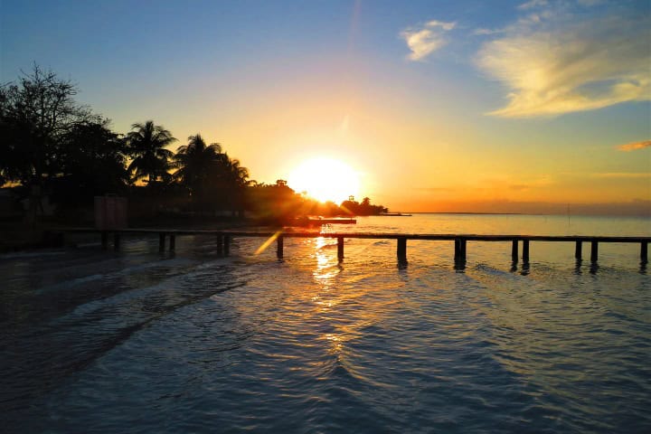 9. Puesta de sol en Sarteneja. Foto - Archivo Belice