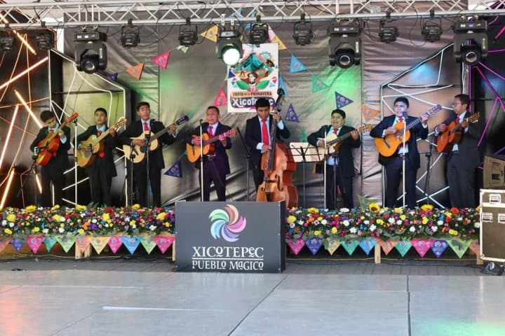 1. Rondalla Romántica San Andrés de Chicontla en la Feria Regional de Primavera, 2024. Foto - Feria de la Primavera Xicotepec Oficial (Facebook)