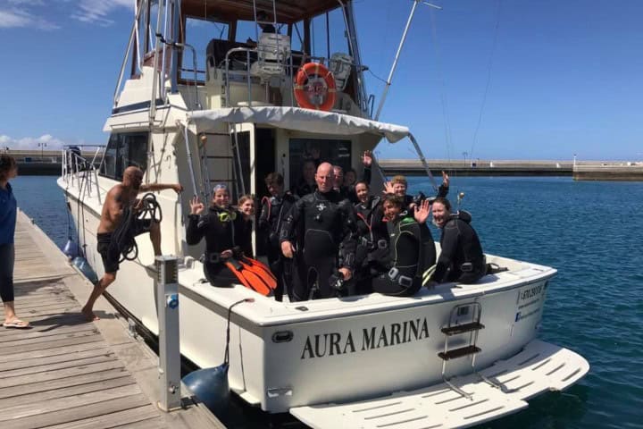 10. Buzos partiendo hacia el Museo Atlántico. Foto - Dive College Lanzarote (Facebook)