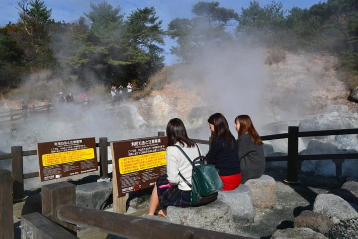 10. Visitantes en Unzen. Foto - 日本旅行情報局 (Oficina de información de viajes de Japón)