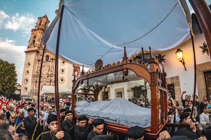 10. Procesión del Santo Entierro. Foto - Descubre Taxco (Facebook)