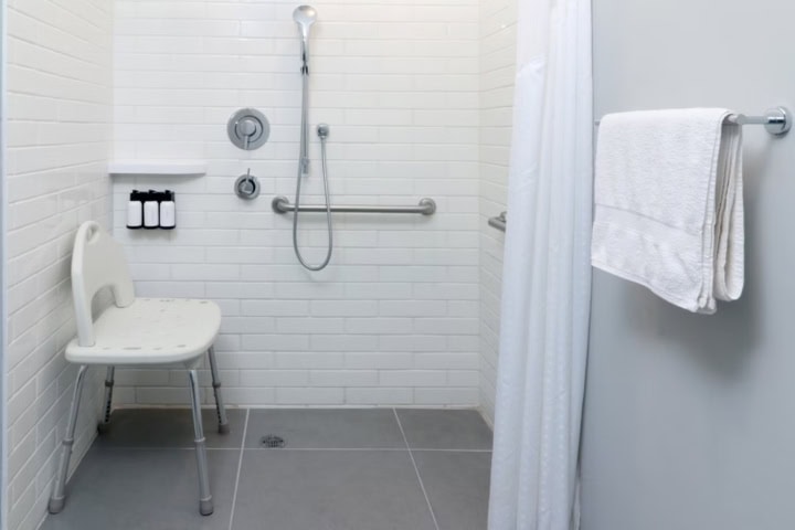 11. Baño accesible para personas con silla de ruedas en avid Querétaro. Foto - Archivo IHG