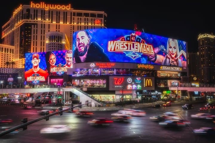 12. Anuncios de WrestleMania 41 en Las Vegas. Foto - @boogie.702 (Instagram)