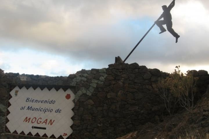 12. Escultura del Salto del Pastor en Mogán . Foto - Salto del Pastor Canario