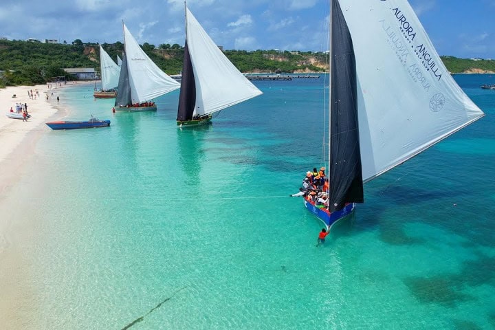 13. Canotaje Loco. Foto - Anguilla Beaches (YouTube)