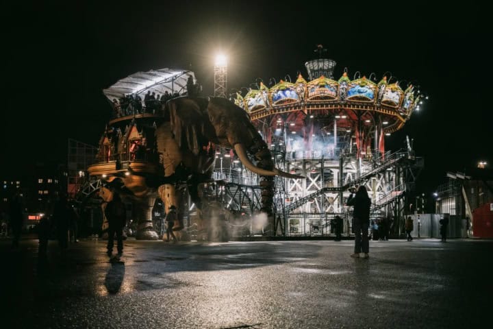 13. Noche lluviosa en la Isla de las Máquinas de Francia. Foto - Les Machines de Nantes