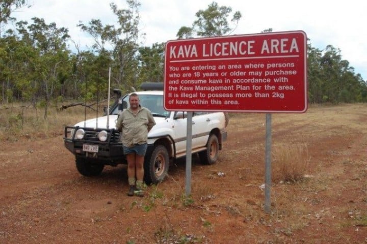 15. Letrero de restricción de portación de kava en Australia. Foto - Safari mundial holandés doble