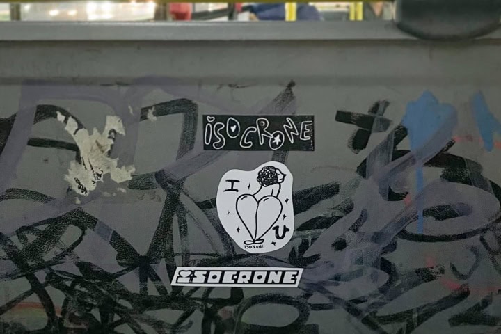 17. Stickers de ISOCRONE. Foto - @isocrone (Instagram)