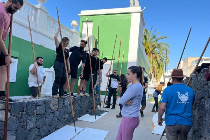 17. Grupo aprendiendo a hacer el Salto del Pastor. Foto - Ayuntamiento Santa Úrsula (Facebook)